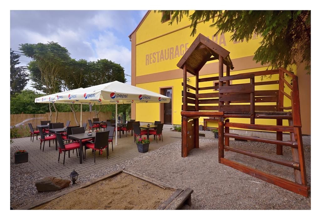 מלון Česká Lípa Restaurace Stara Lipa מראה חיצוני תמונה